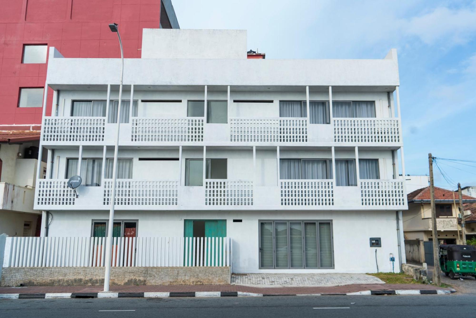 Four Petals Inn コロンボ エクステリア 写真